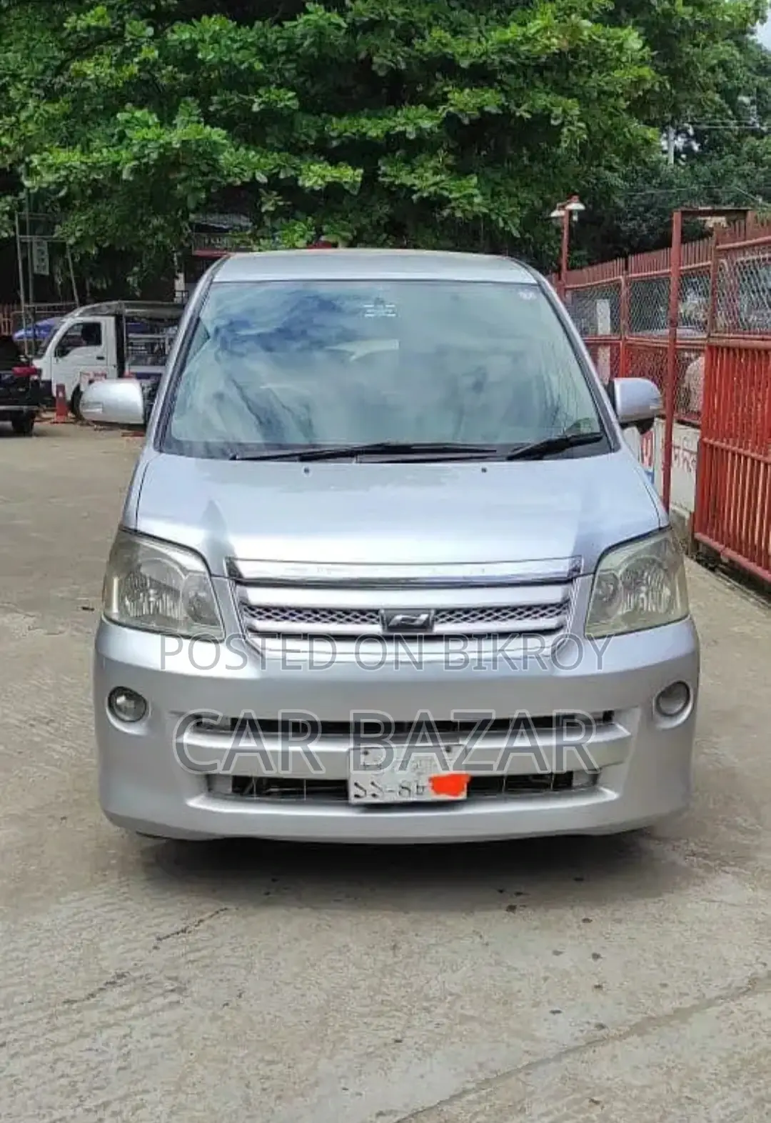 Toyota Noah 2005 Silver