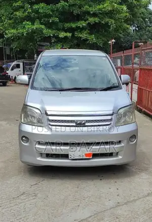 Toyota Noah 2005 Silver