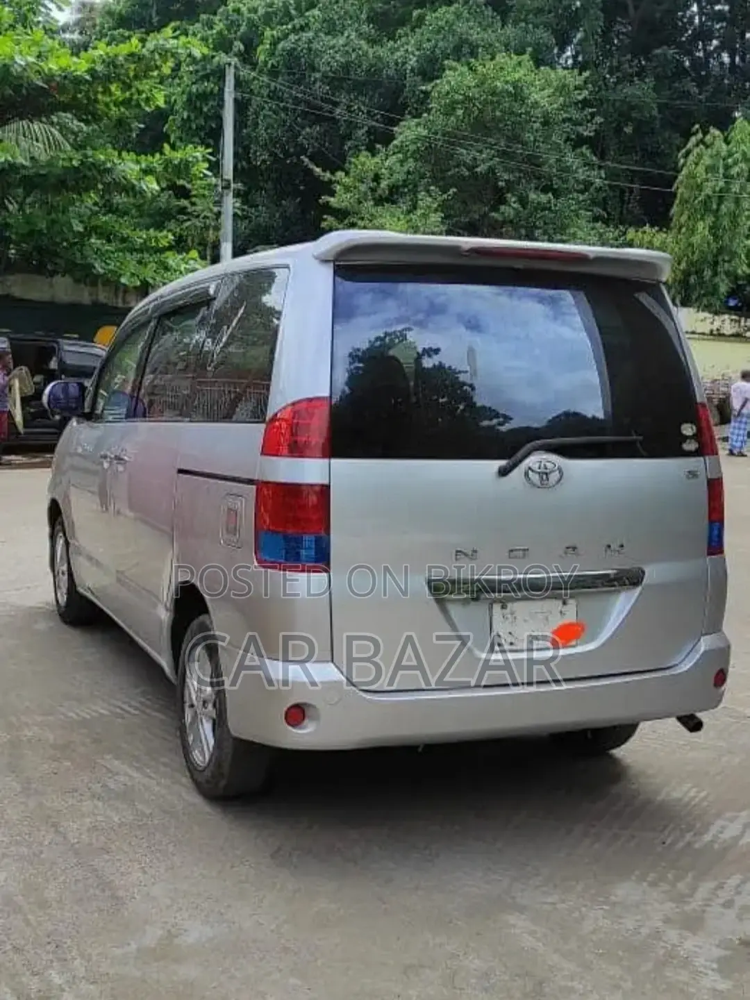 Toyota Noah 2005 Silver