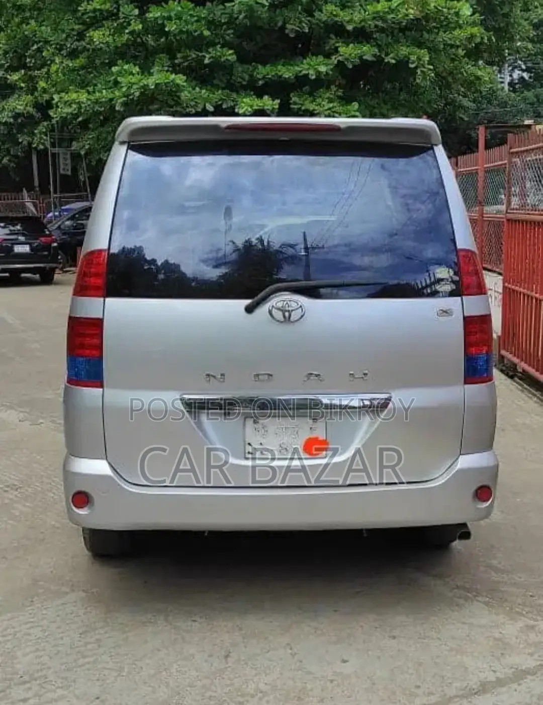 Toyota Noah 2005 Silver