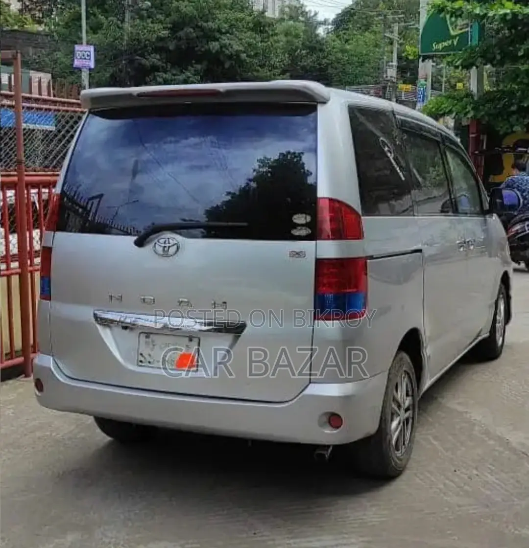 Toyota Noah 2005 Silver