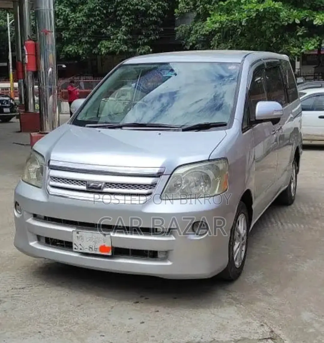 Toyota Noah 2005 Silver
