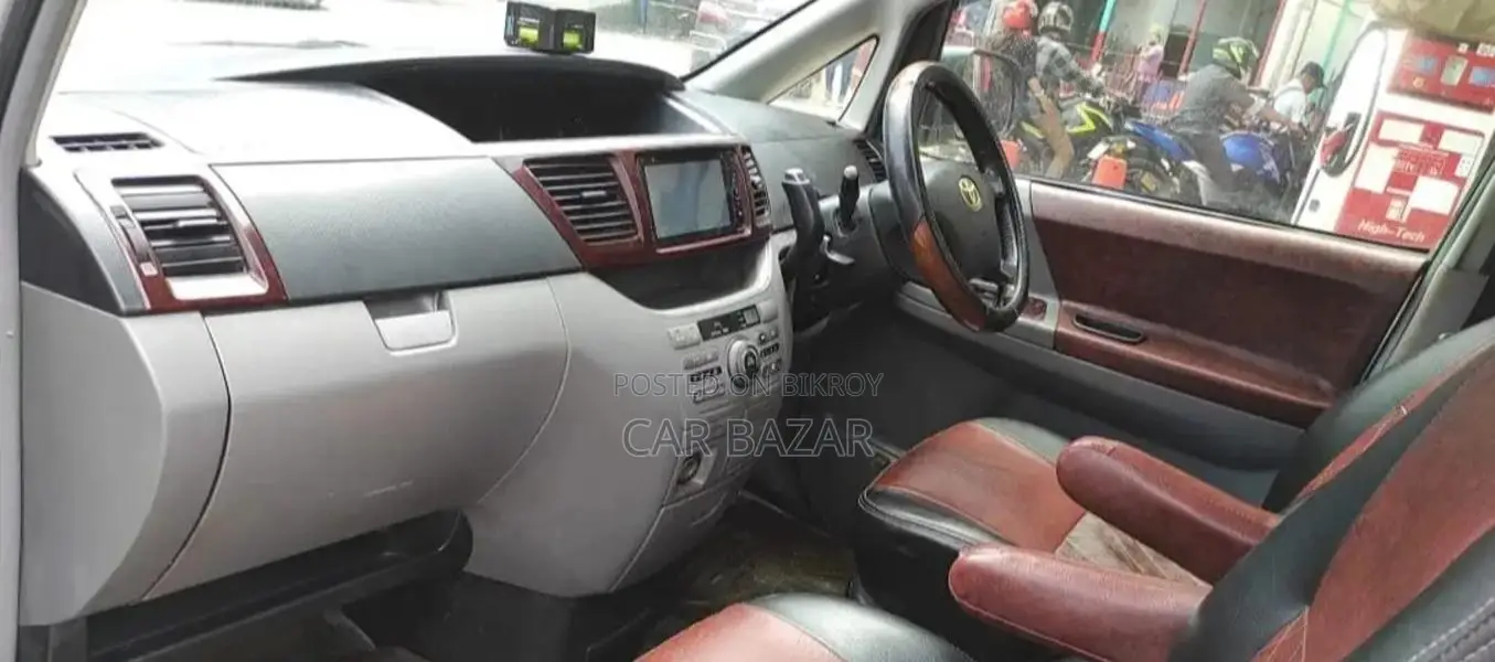 Toyota Noah 2005 Silver