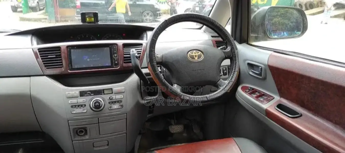 Toyota Noah 2005 Silver