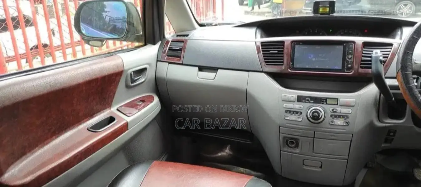 Toyota Noah 2005 Silver