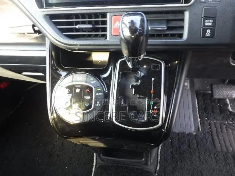 Toyota Noah SI WXB NON HYBRID 2021