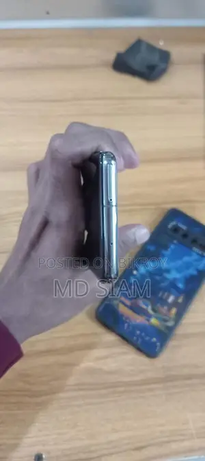 Samsung Galaxy S10 8RAM 128RUM (Used)