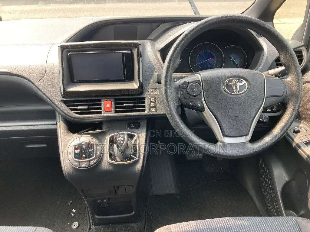 Toyota Voxy X Package 2020