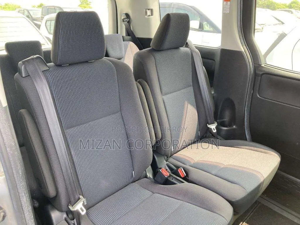 Toyota Voxy X Package 2020
