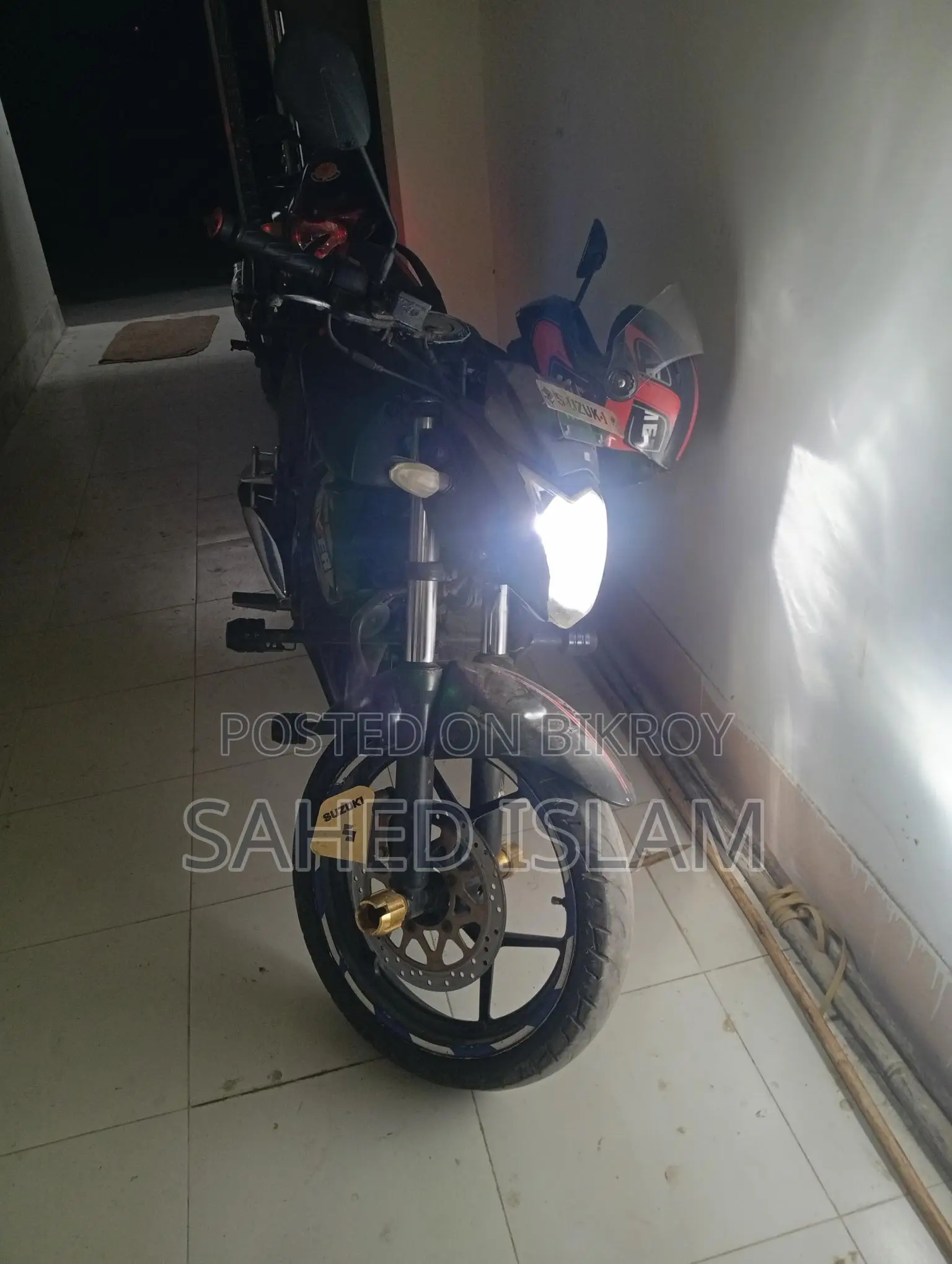 Suzuki Gixxer . 2017