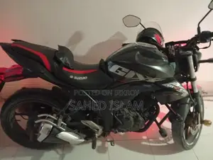 Suzuki Gixxer . 2017