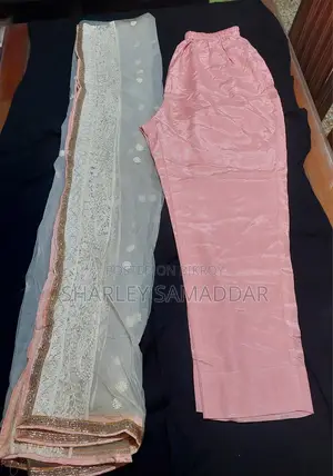 সেলাই করা থ্রি-পিস