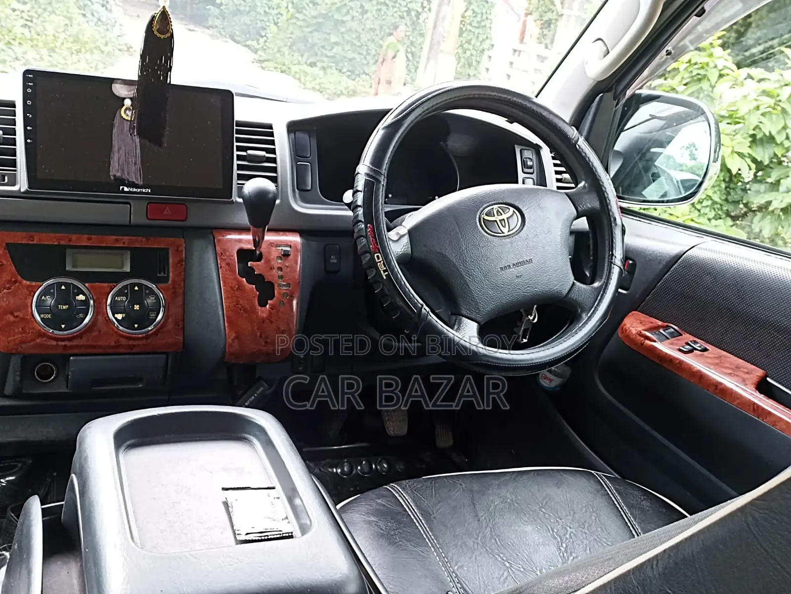 Toyota Hiace Super GL Black 2011
