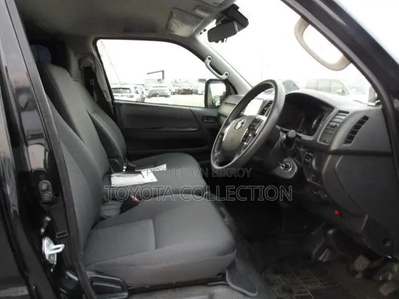 Toyota Hiace GL LED DUAL AC 2020