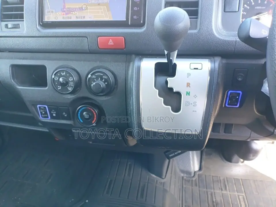 Toyota Hiace GL LED DUAL AC 2020