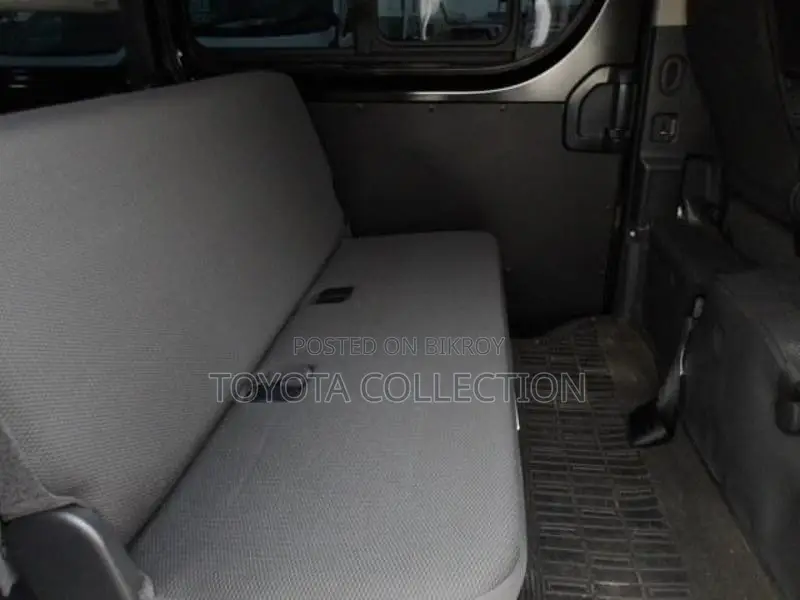 Toyota Hiace GL LED DUAL AC 2020