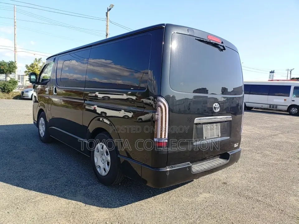 Toyota Hiace GL LED DUAL AC 2020
