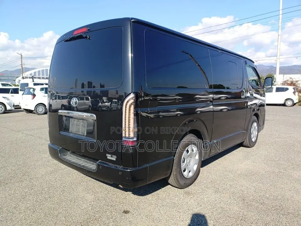 Toyota Hiace GL LED DUAL AC 2020