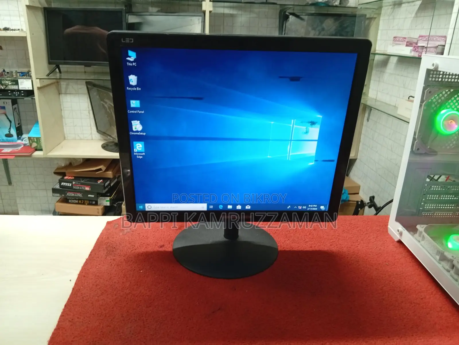 Mega Offer: New 17" Monitor with marks.