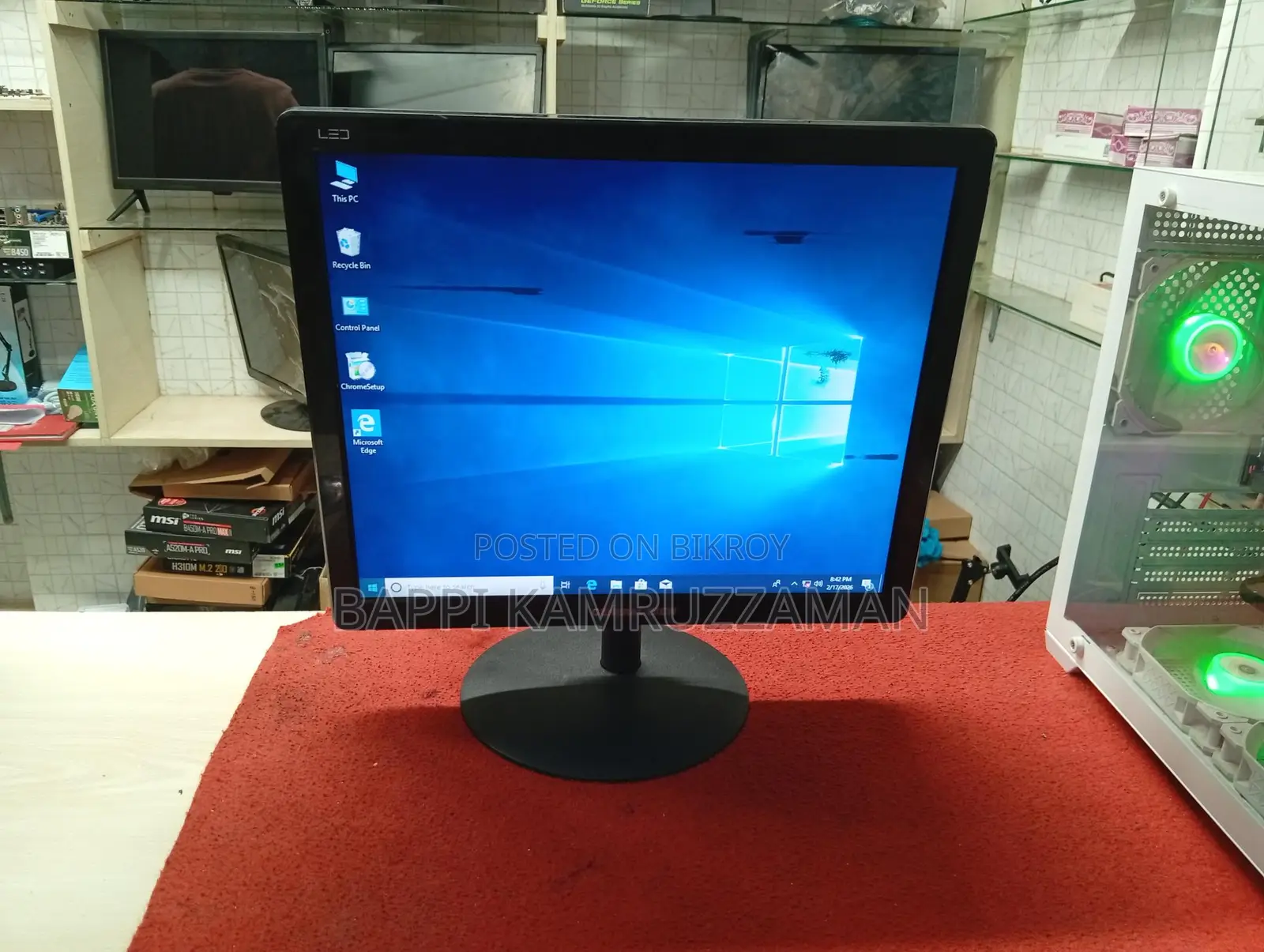 Mega Offer: New 17" Monitor with marks.