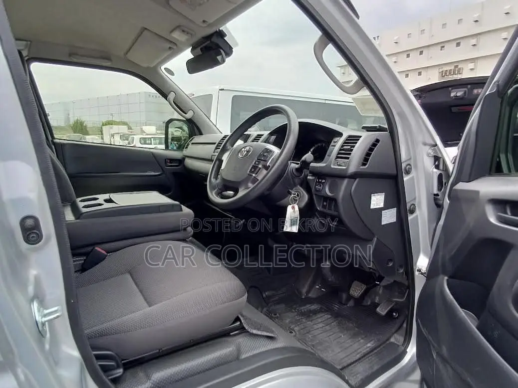 Toyota Hiace GL Silver 2021