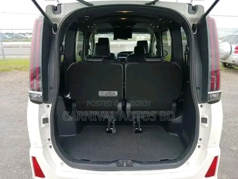 Toyota Noah SI WXB HYBRID 2021