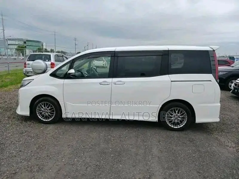 Toyota Noah SI WXB HYBRID 2021