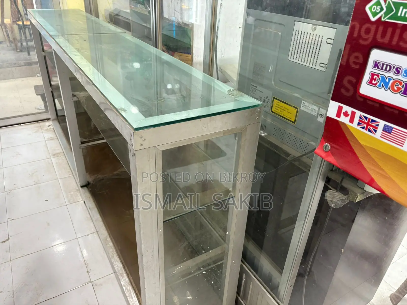 Glass Showcase, want to sell urgently