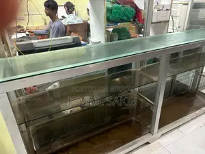 Glass Showcase, want to sell urgently