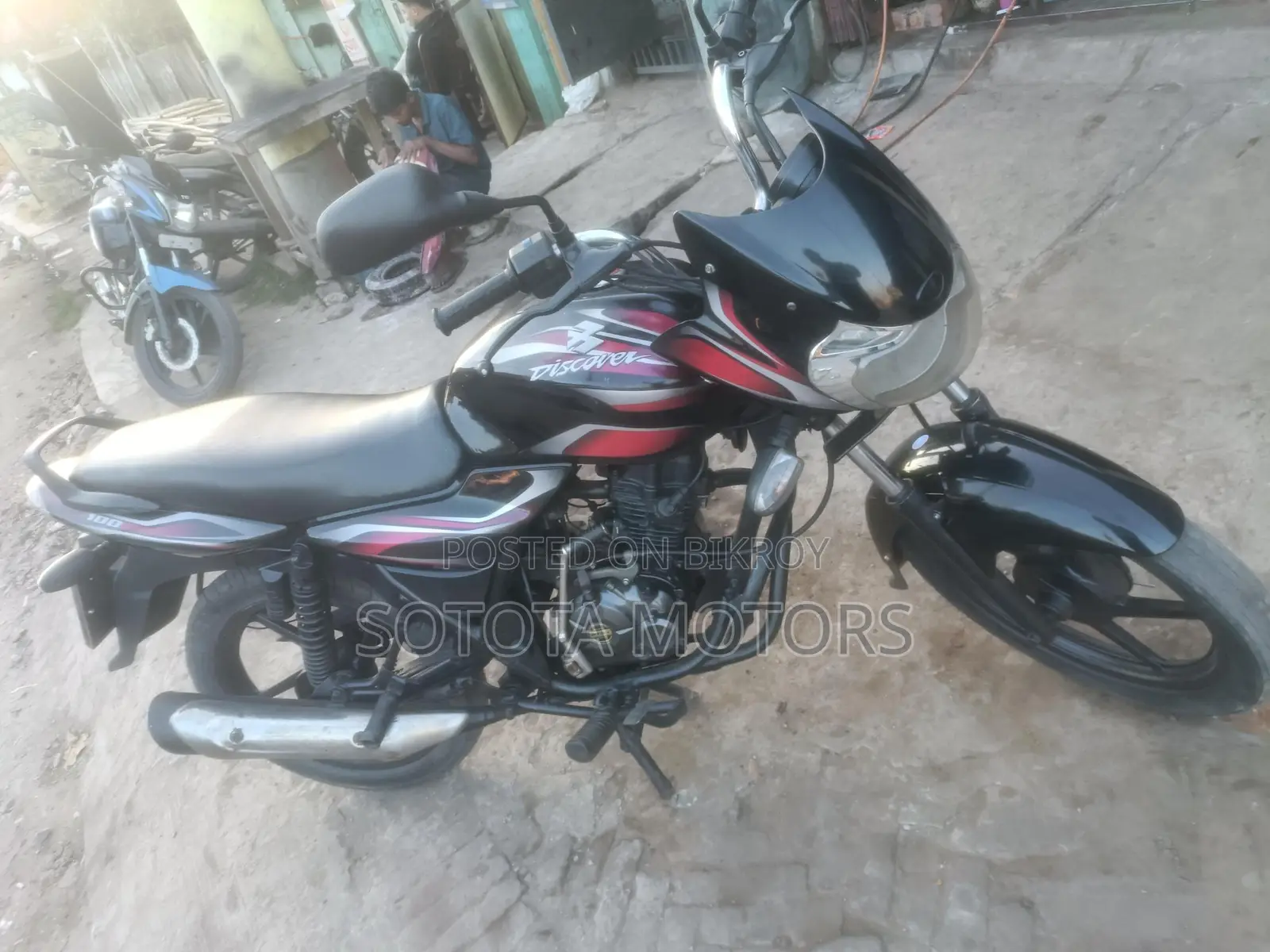 Bajaj Discover 100 . 2017