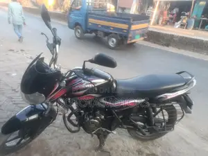 Bajaj Discover 100 . 2017
