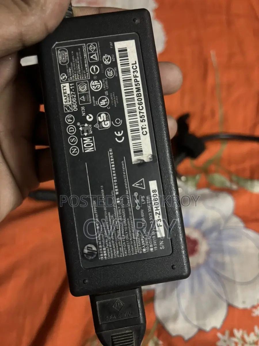 কানাডার লেপটপ চাজার।