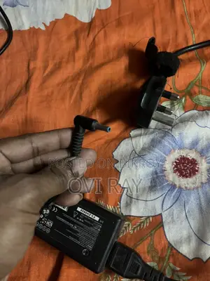 কানাডার লেপটপ চাজার।
