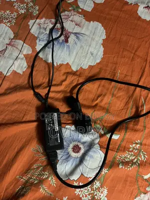 কানাডার লেপটপ চাজার।