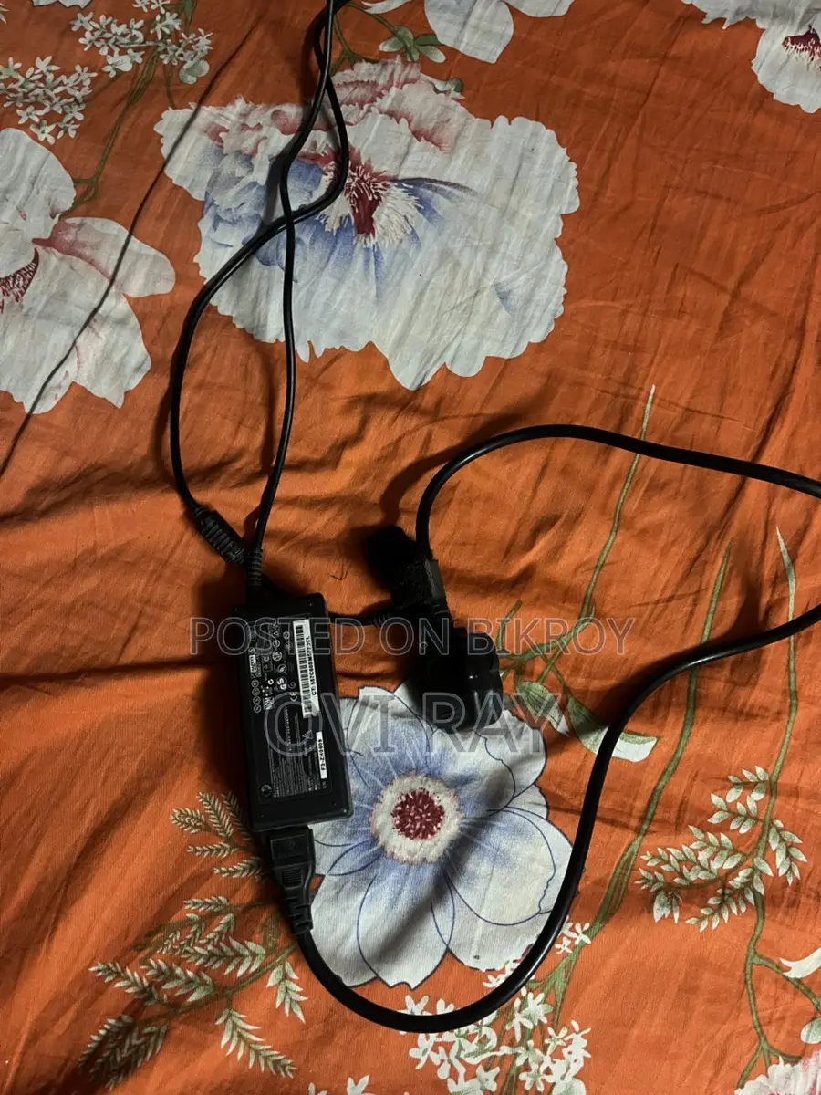 কানাডার লেপটপ চাজার।