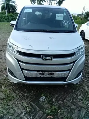 Toyota Noah X NON HYBRID 2021