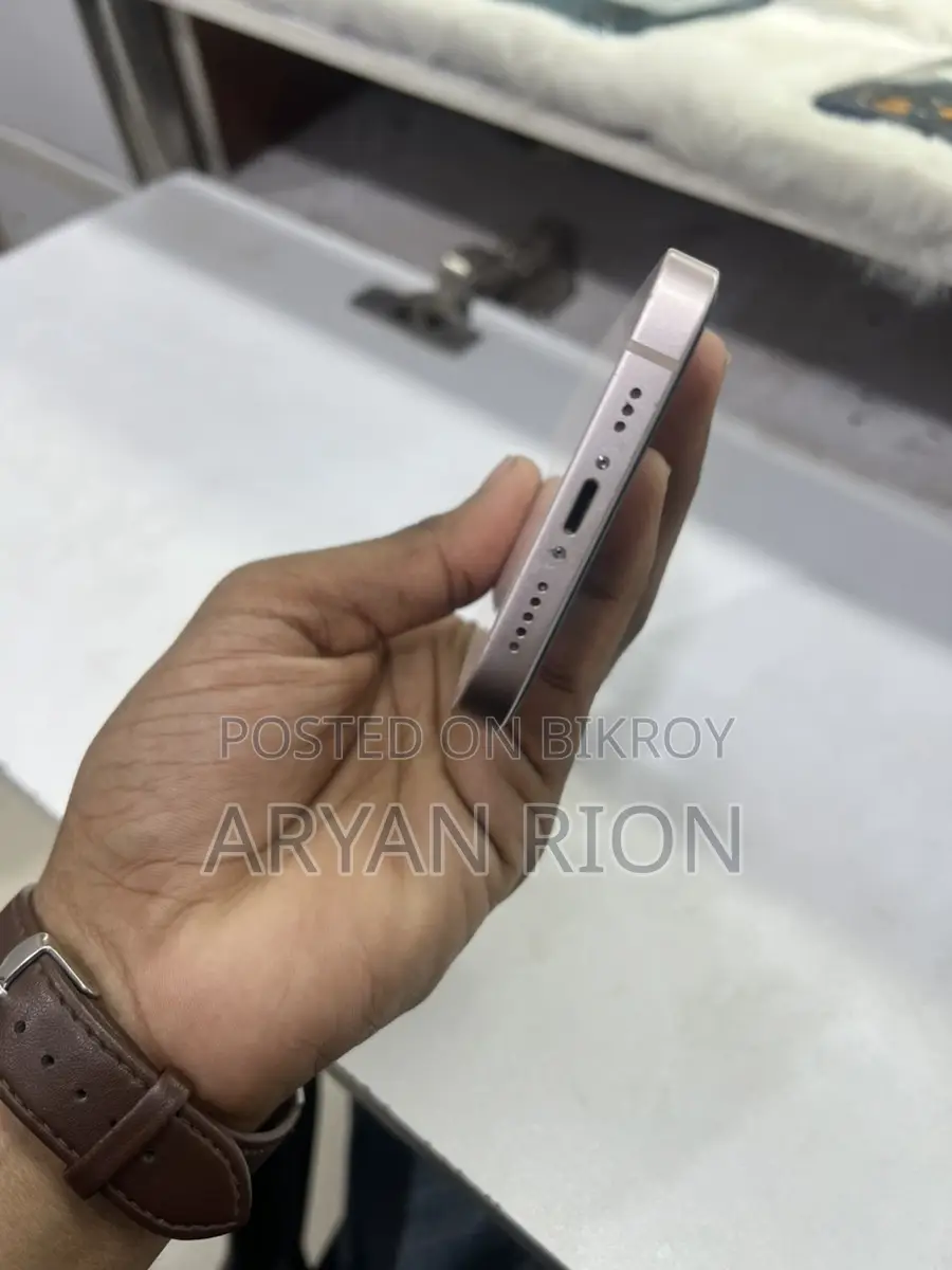 Apple iPhone 13 (Used)