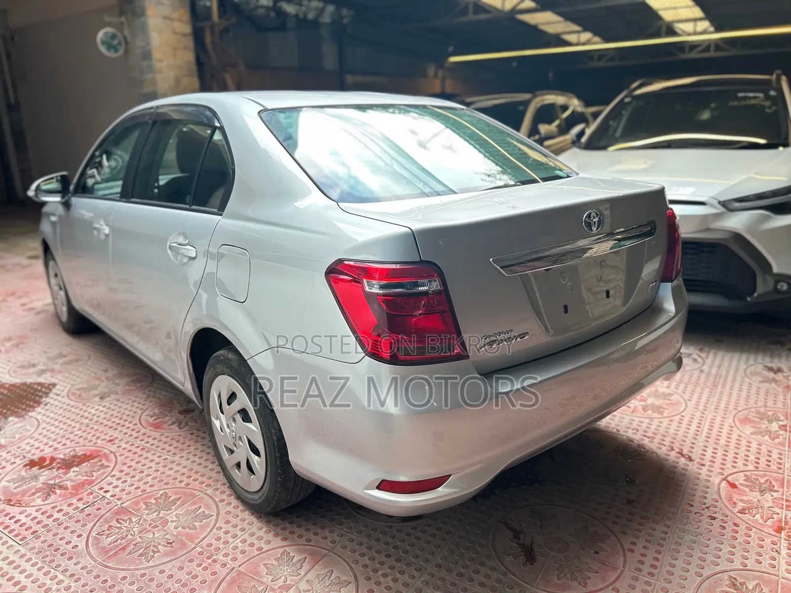 Toyota Axio EX PKG SILVER / 2020