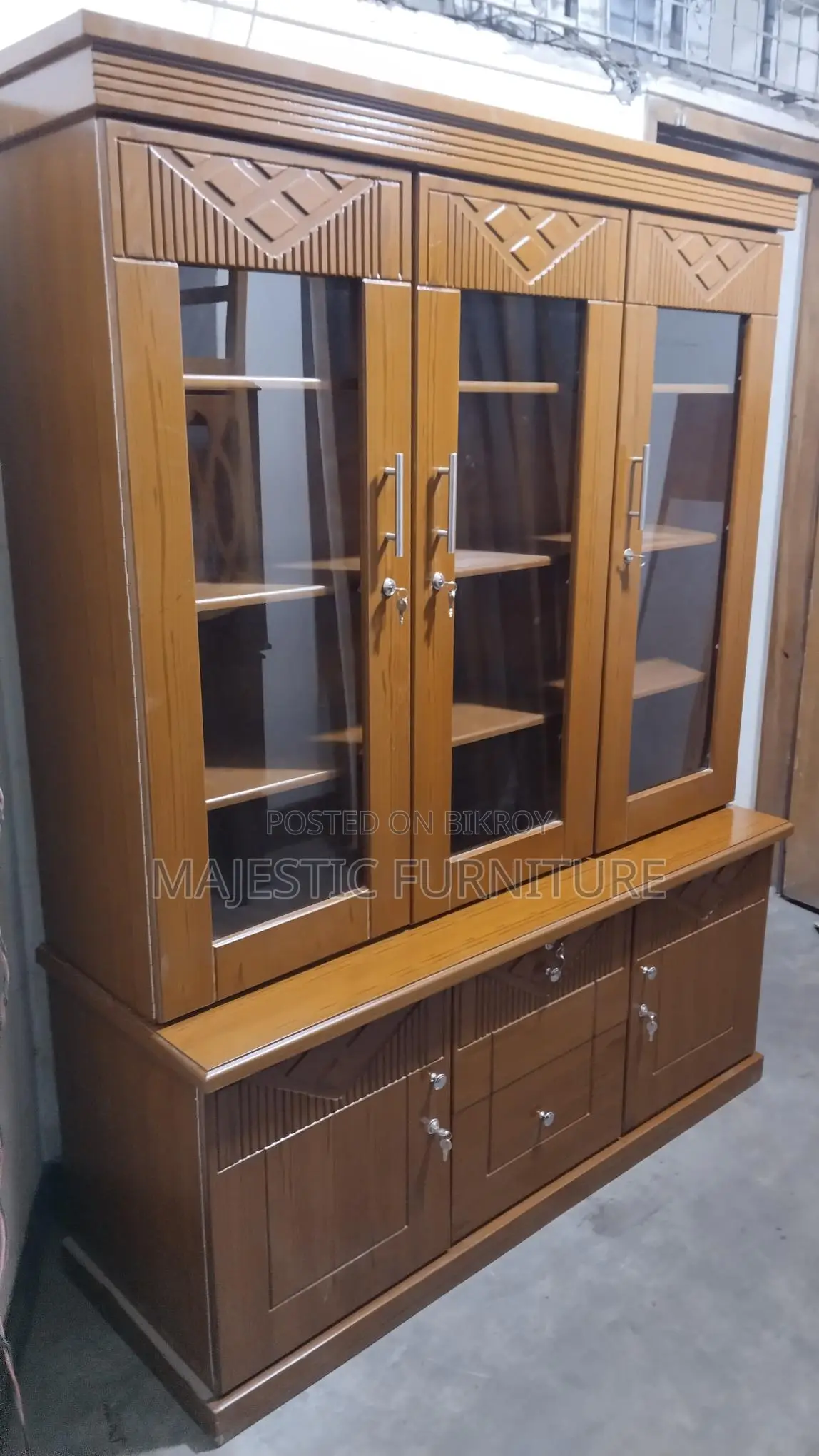 NEW SHOWCASE WOOD COLOUR. M # 6478.