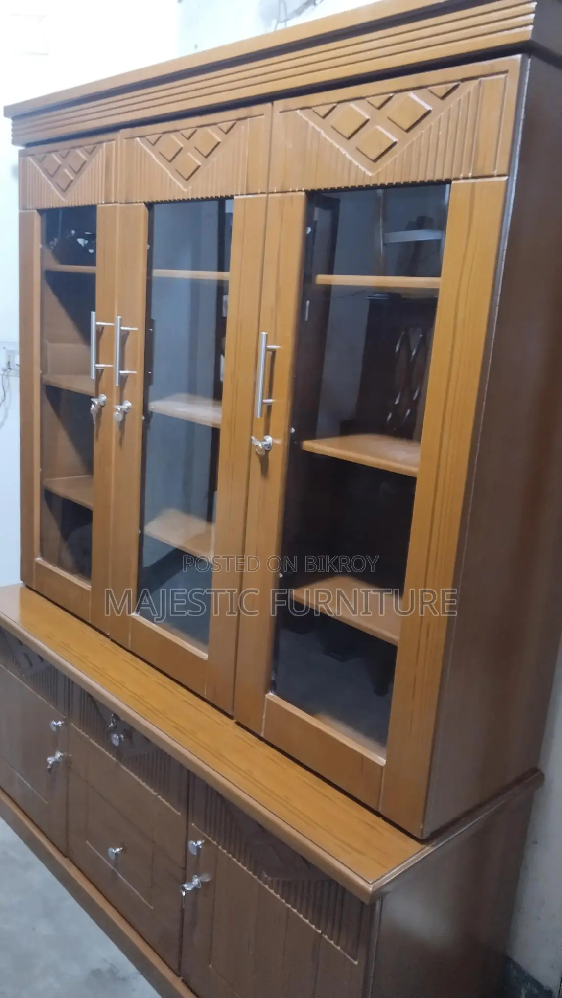 NEW SHOWCASE WOOD COLOUR. M # 6478.