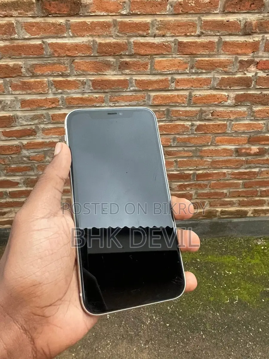 Apple iPhone 11 . (Used)