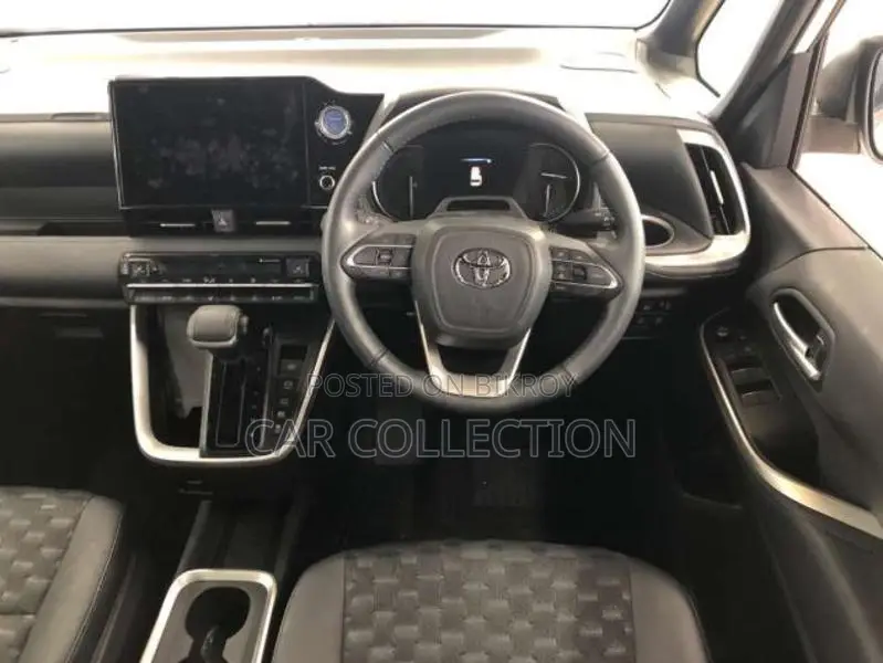 Toyota Voxy SZ hybrid 2023