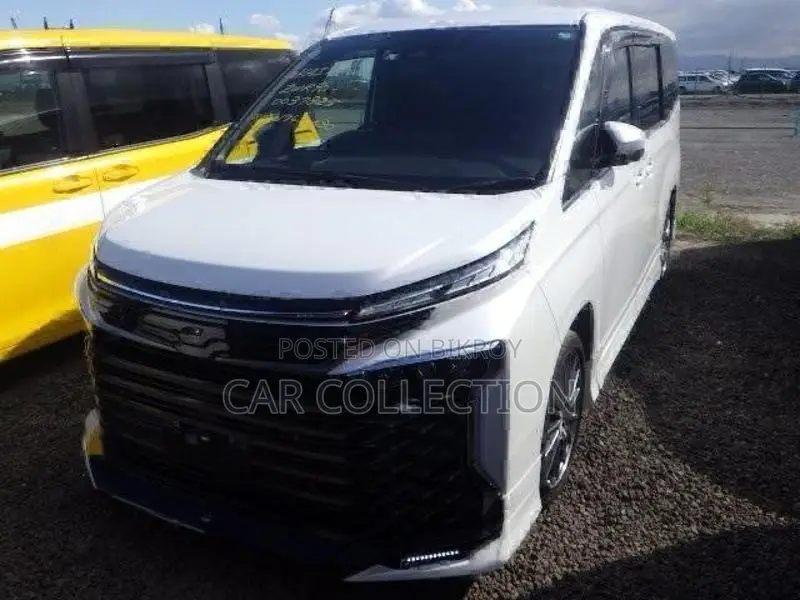 Toyota Voxy SZ Hybrid Pearl 2022
