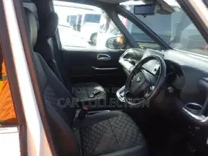 Toyota Voxy SZ Hybrid Pearl 2022