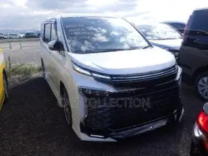 Toyota Voxy SZ Hybrid Pearl 2022