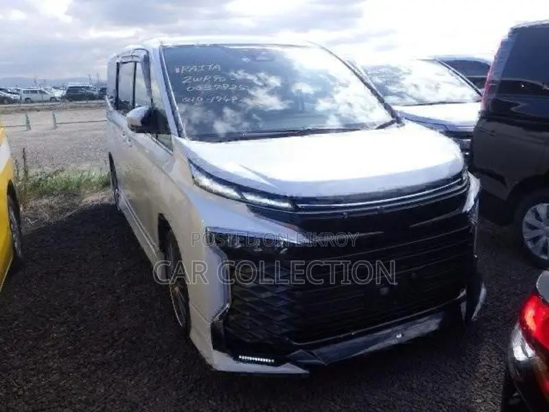 Toyota Voxy SZ Hybrid Pearl 2022