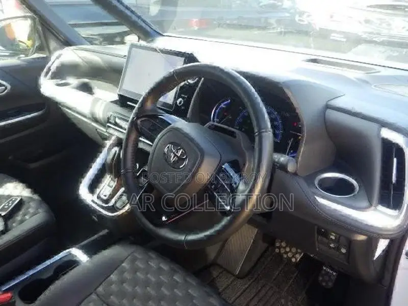 Toyota Voxy SZ Hybrid Pearl 2022