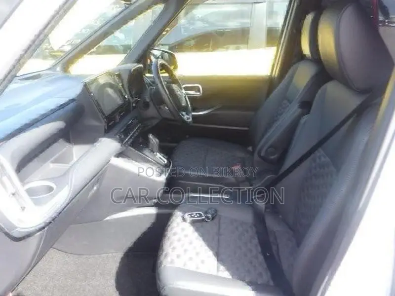 Toyota Voxy SZ Hybrid Pearl 2022