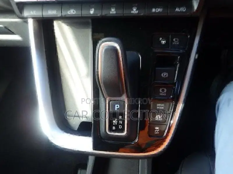 Toyota Voxy SZ Hybrid Pearl 2022