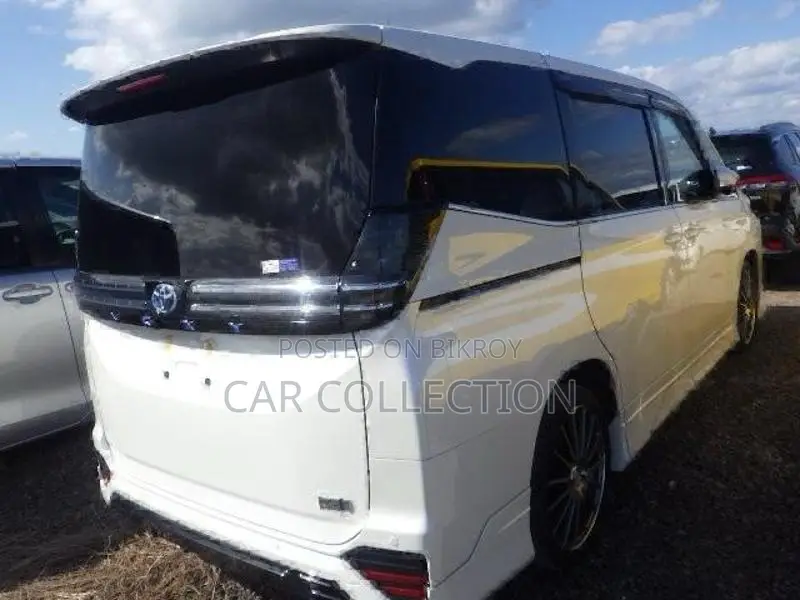 Toyota Voxy SZ Hybrid Pearl 2022